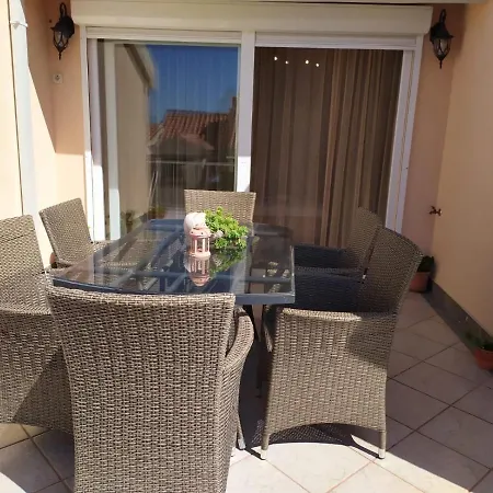 Andela Apartment Podgora