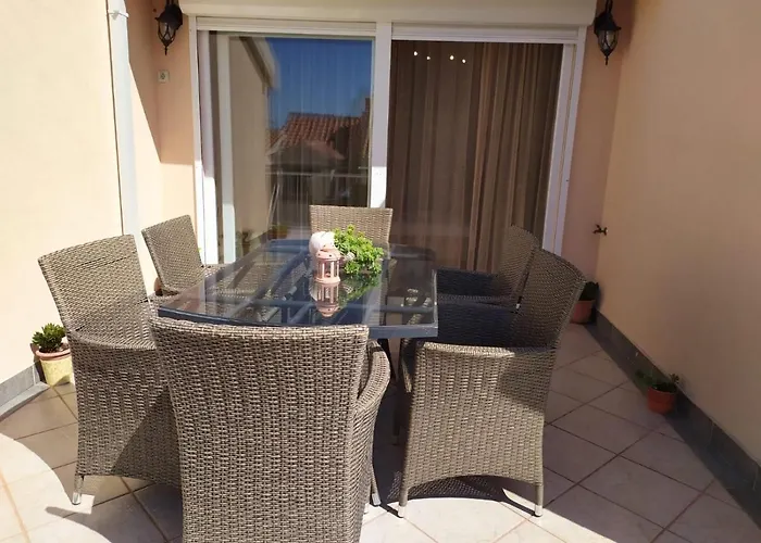 Andela 아파트 포드고라